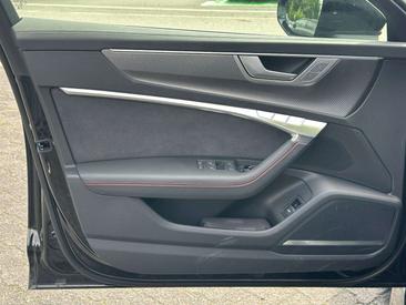 Audi RS6 Avant Black — photo 6