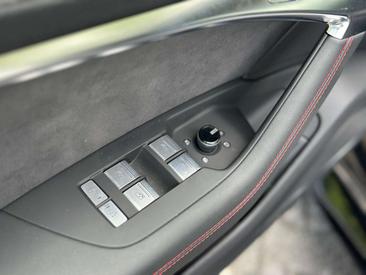 Audi RS6 Avant Black — photo 7