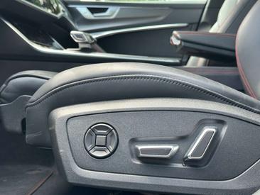 Audi RS6 Avant Black — photo 12