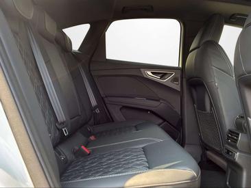 Audi Q4 E-tron S Line 50 — photo 12