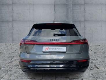 Audi Q8 E-tron S Line 55 — photo 4