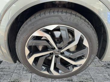 Audi Q8 E-tron S Line 55 — photo 7