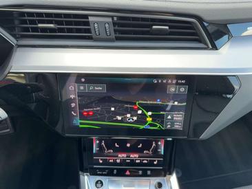 Audi Q8 E-tron S Line 55 — photo 10
