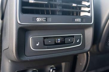 Audi Q8 S Line 60 TFSI E — photo 20