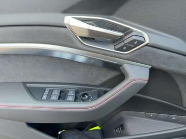 Audi Q8 E-tron S Line 55 — photo 15
