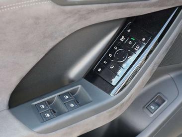 Audi Q6 E-tron S Line Performance — photo 12