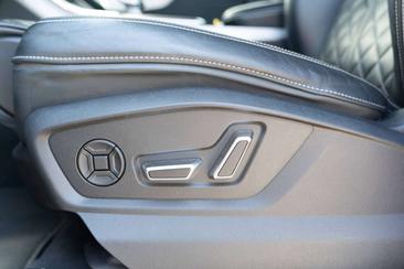 Audi Q8 S Line 60 TFSI E — photo 32