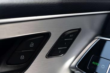 Audi Q8 S Line 60 TFSI E — photo 34