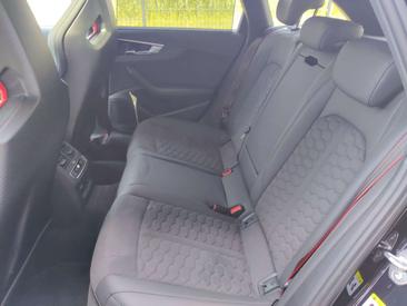 Audi RS4 Competition Plus — photo 11
