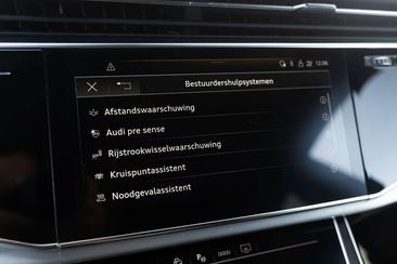 Audi Q8 S Line 60 TFSI E — photo 40