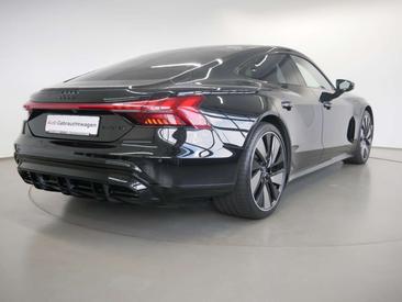 Audi E-tron GT — photo 6
