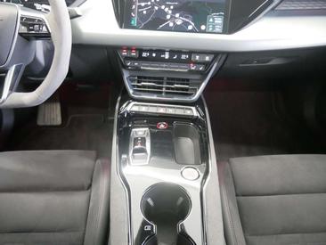 Audi E-tron GT — photo 12