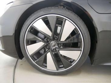 Audi E-tron GT — photo 14