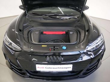 Audi E-tron GT — photo 18
