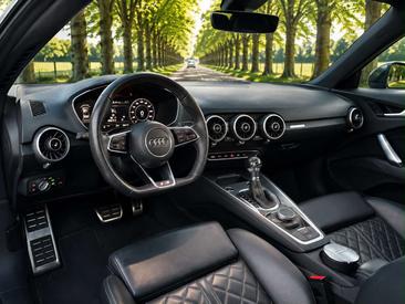 Audi TT S Line Coupé — photo 8