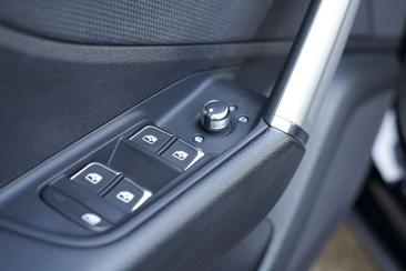 Audi Q2 Advanced 35 TFSI — photo 12