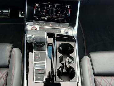 Audi S6 — photo 6