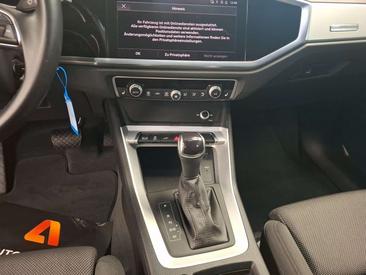 Audi Q3 45 TFSI E — photo 9