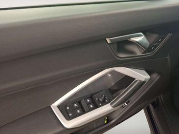 Audi Q3 45 TFSI E — photo 13