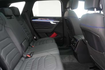 Volkswagen Touareg EHybrid R — photo 8