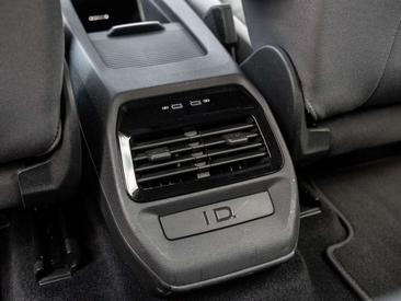 Volkswagen ID.4 Pro Performance — photo 8