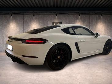 Porsche 718 Cayman GTS — photo 7