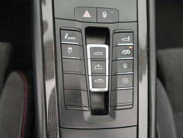 Porsche 991 GTS — photo 33