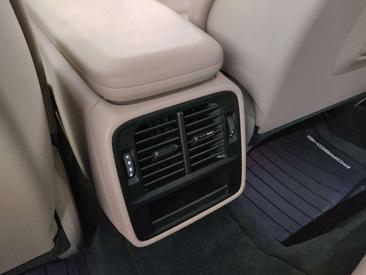 Porsche Taycan 4S — photo 30