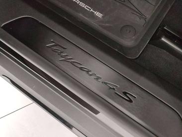 Porsche Taycan 4S — photo 33