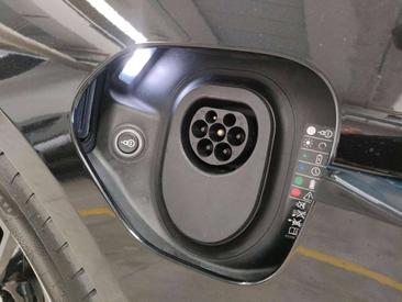 Porsche Taycan 4S — photo 38