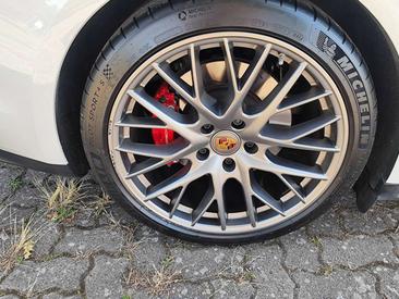 Porsche Panamera II GTS — photo 9