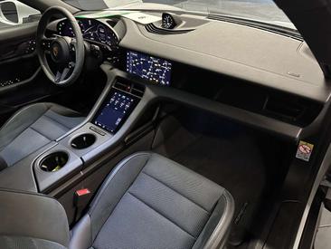Porsche Taycan — photo 10
