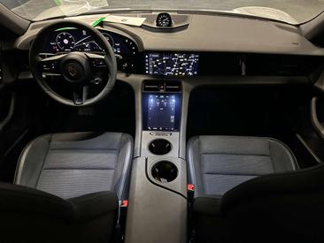 Porsche Taycan — photo 11