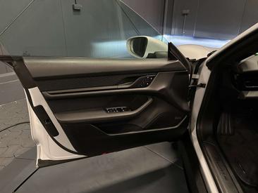 Porsche Taycan — photo 12