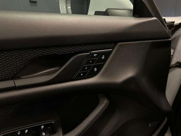 Porsche Taycan — photo 13