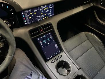 Porsche Taycan — photo 19