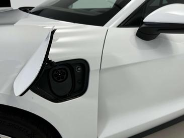 Porsche Taycan — photo 16