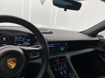 Porsche Taycan — photo 26