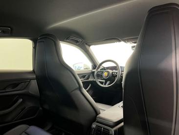 Porsche Taycan — photo 35