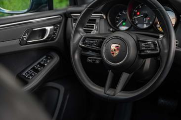 Porsche Macan Electrique Base — photo 11