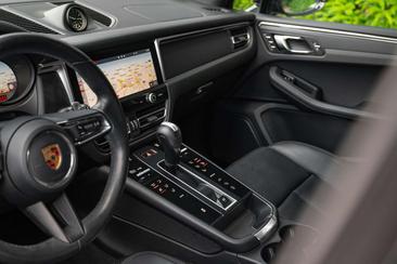 Porsche Macan Electrique Base — photo 17