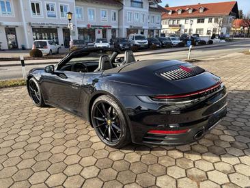 Porsche 992 I Carrera 4 — photo 3