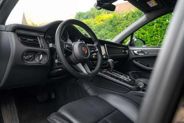 Porsche Macan Electrique Base — photo 4