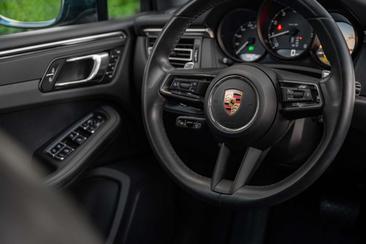 Porsche Macan Electrique Base — photo 11