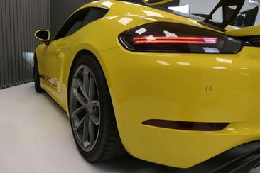 Porsche 718 Cayman GT4 — photo 30