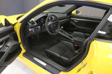 Porsche 718 Cayman GT4 — photo 32
