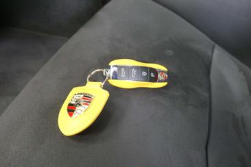 Porsche 718 Cayman GT4 — photo 35