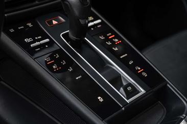 Porsche Macan Electrique Base — photo 16