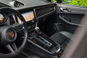Porsche Macan Electrique Base — photo 17