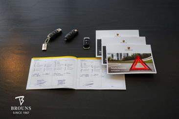 Porsche Macan Electrique Base — photo 20